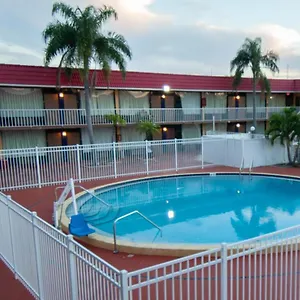 express-inn-suites.hotelstampa.org/